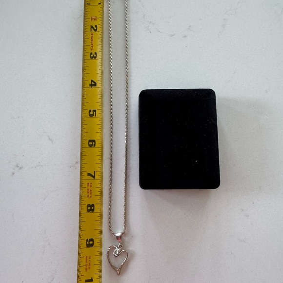 Sterling Silver Heart Pendant Necklace 18 inch chain - Picture 4 of 4